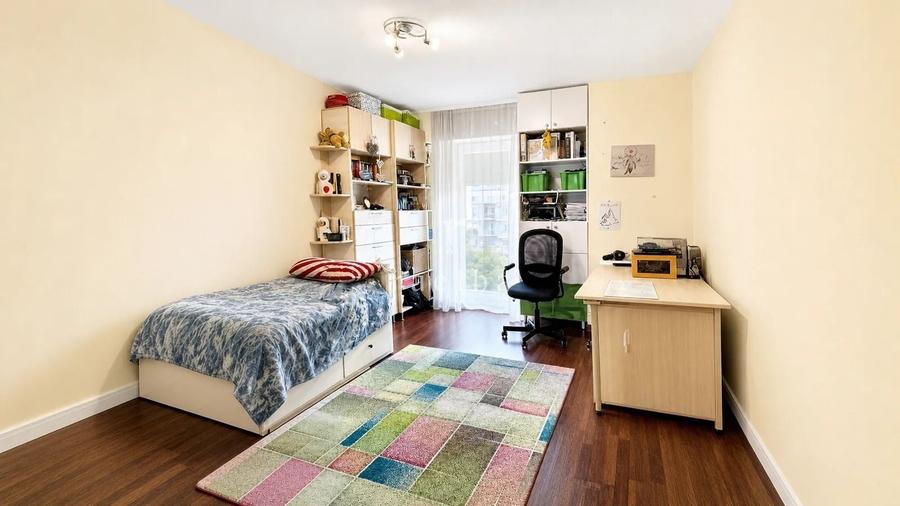 Apartament cu 5 camere decomandat, mobilat în Basarabia