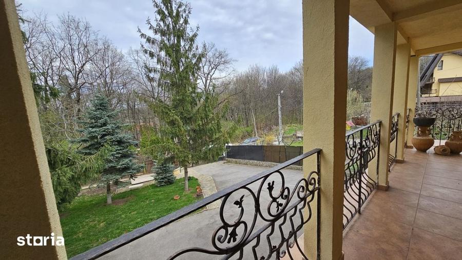 Casă cu 5 camere cu Teren 950 Mp în Bucium