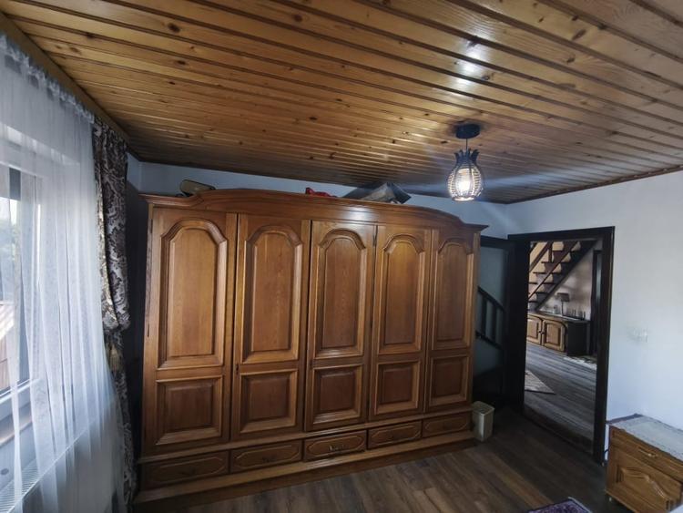 Casă individuală cu 5 camere cu Canalizare în Central