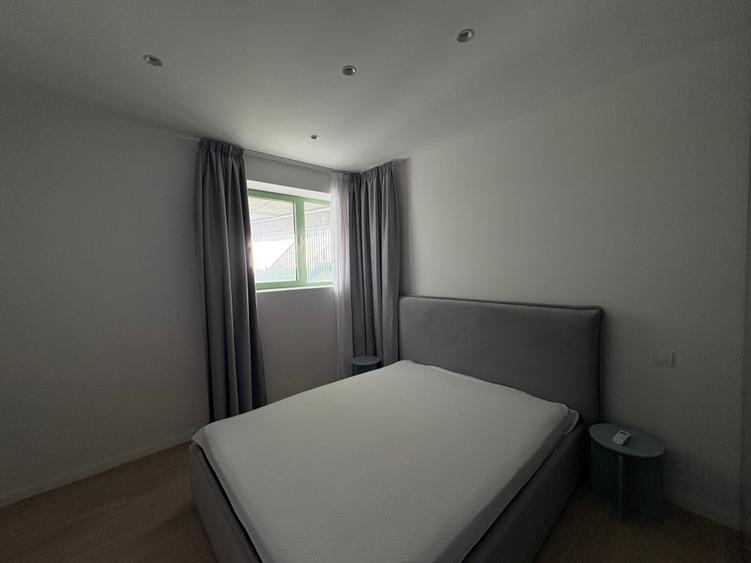 Apartament cu 3 camere semidecomandat în Sisești