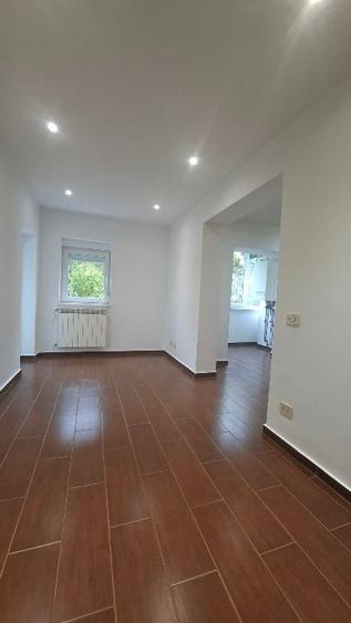 Apartament cu 3 camere decomandat în Răcădău