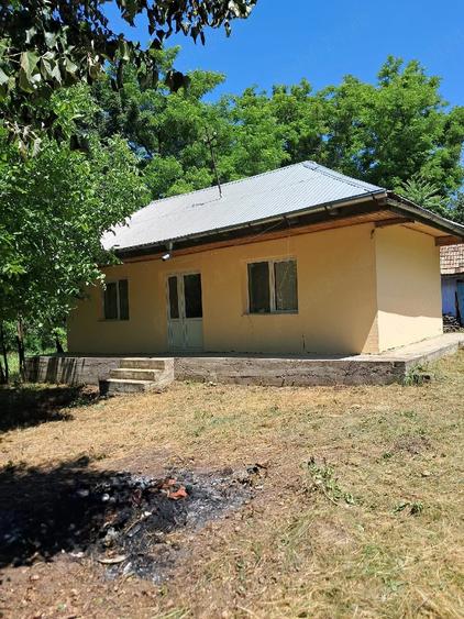 Casă cu Teren 1550 Mp în Răducăneni