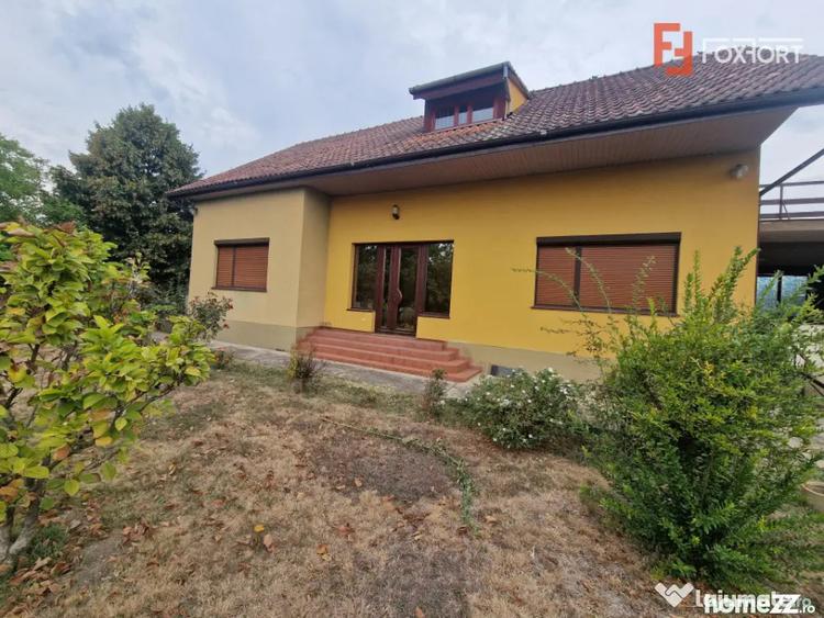 Casă cu 7 camere cu Teren 1500 Mp în Bazoș