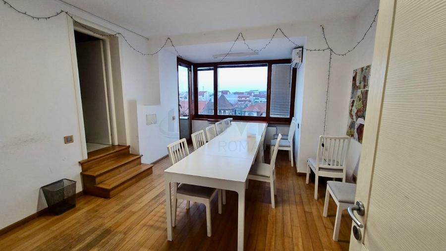 Apartament cu 6 camere semidecomandat în Dorobanți