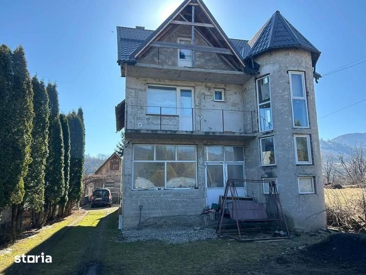 Casă cu 5 camere cu Teren 1000 Mp în Pângărați