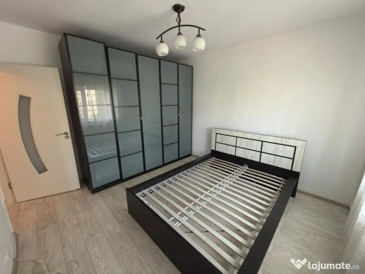Apartament cu 3 camere semidecomandat în Mărășești