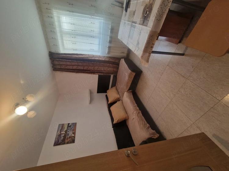 Casă cu 2 camere cu Teren 20 Mp în Piața Veche