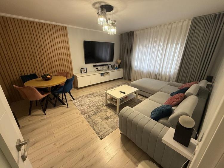 Apartament cu 3 camere decomandat în Vitan