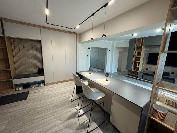 Apartament cu 4 camere decomandat în Ultracentral
