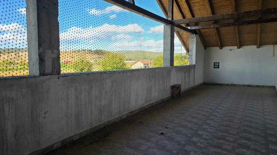 Casă cu 8 camere cu Teren 830 Mp în Brănișca