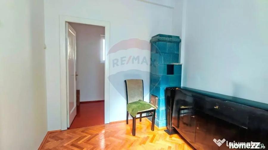 Apartament cu 4 camere semidecomandat în Domenii