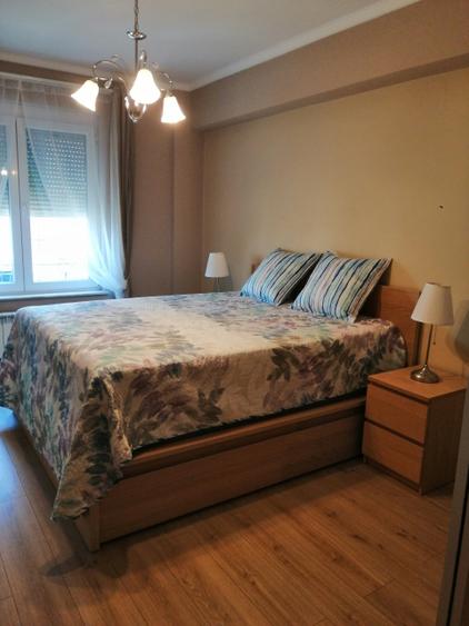 Apartament cu 3 camere decomandat, mobilat în P-ța Romană