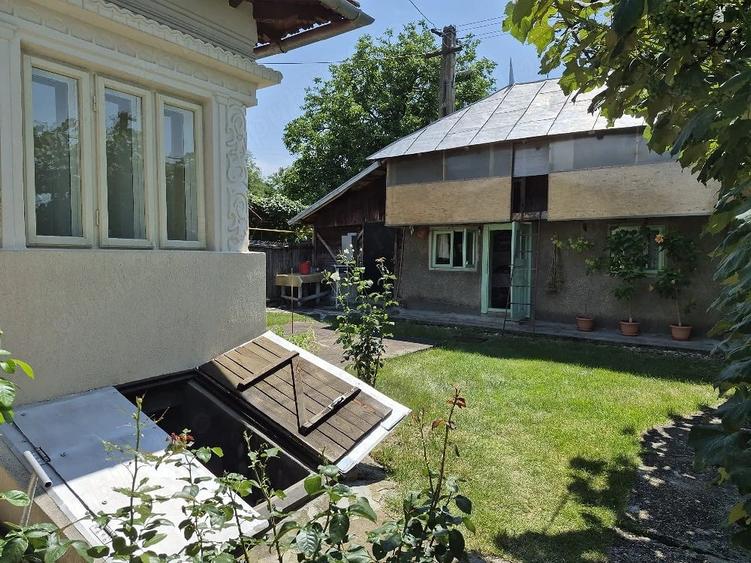 Casă cu 3 camere cu Teren 1300 Mp în Cocorăștii Colț