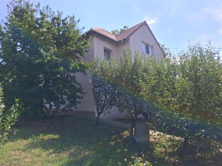 Casă individuală cu 4 camere cu Teren 700 Mp în Aeroport