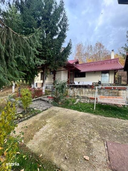 Casă cu 4 camere cu Teren 1527 Mp în Central