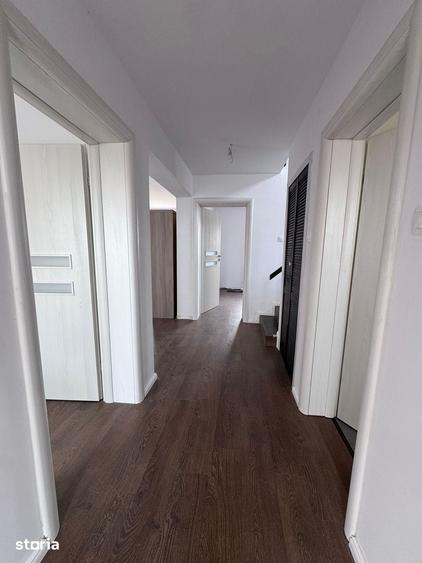 Casă cu 5 camere cu Teren 369 Mp în Soarelui