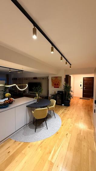 Apartament cu 3 camere semidecomandat, mobilat în Pipera