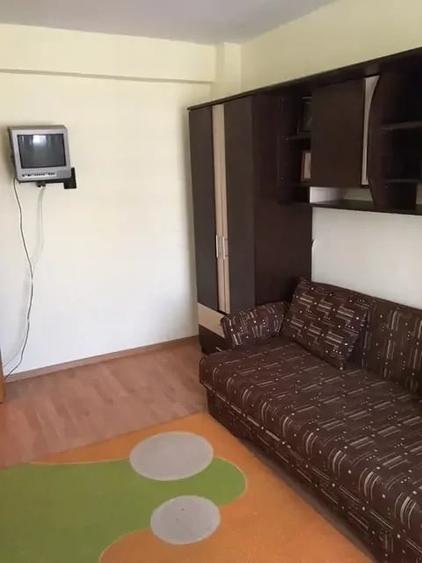 Garsonieră decomandată în Unirii Centru