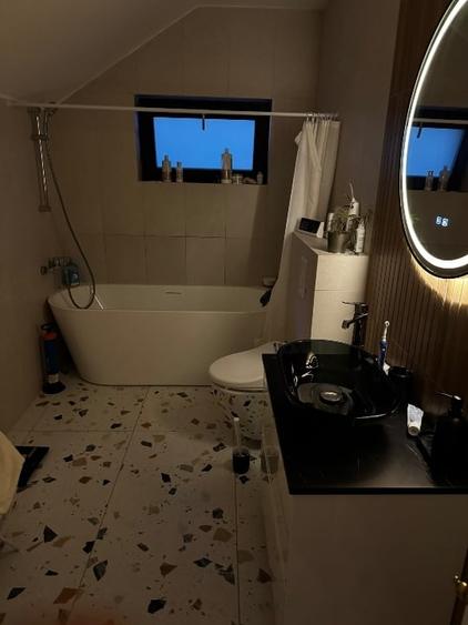 Casă individuală cu 5 camere cu Canalizare în Central