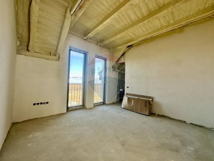 Casă individuală cu 7 camere cu Teren 350 Mp în Sălicea