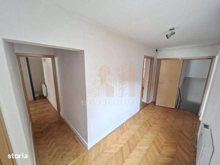 Casă cu 4 camere în Schei