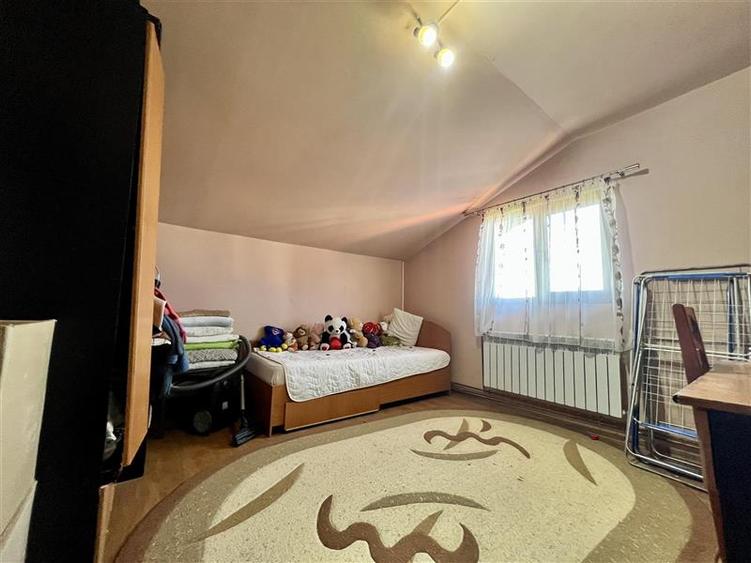 Casă individuală cu 5 camere cu Teren 1382 Mp în Voinești