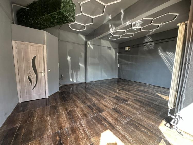 Spațiu comercial, de 38 mp, în Central