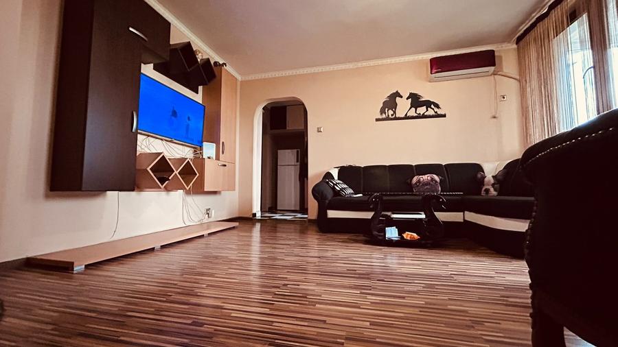 Apartament cu 2 camere semidecomandat în 1 Mai