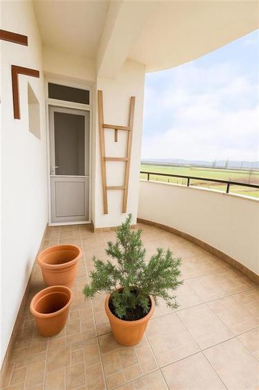 Apartament cu 4 camere decomandat în Bâlc