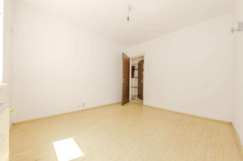 Apartament cu 3 camere decomandat în Rahova