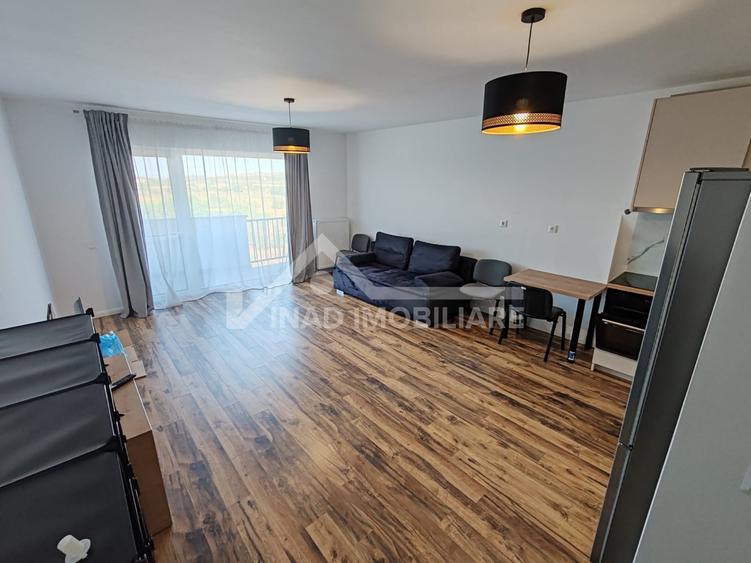 Apartament cu 3 camere semidecomandat, mobilat în Gheorgheni