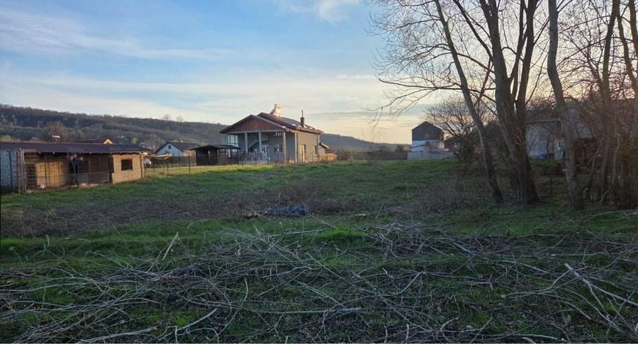 Teren de 1186 mp, în Leamna de Jos