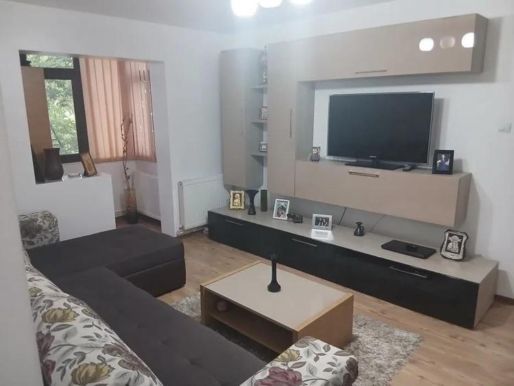 Apartament cu 2 camere semidecomandat, mobilat în Baza 3