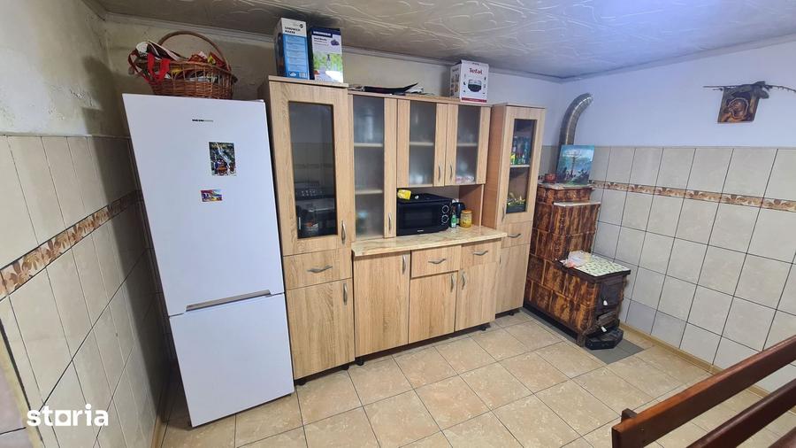 Casă cu 5 camere cu Teren 10706 Mp în Central