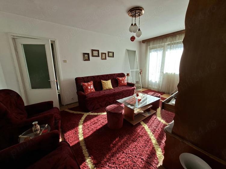 Apartament cu 2 camere semidecomandat în Moldova Nouă