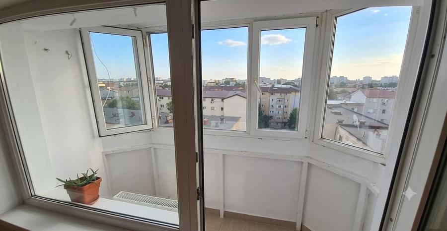 Apartament cu 4 camere decomandat în Poarta 6