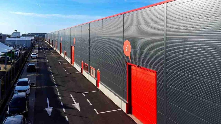 Spațiu industrial, de 3,157 mp, în Central