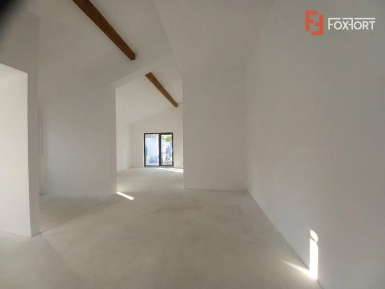 Duplex cu 5 camere cu Canalizare în Ghiroda