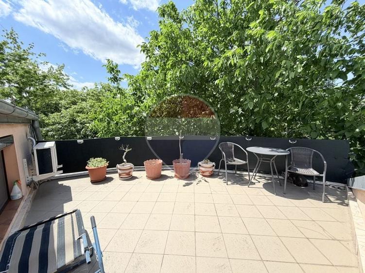 Apartament cu 3 camere decomandat, mobilat în Buzaului