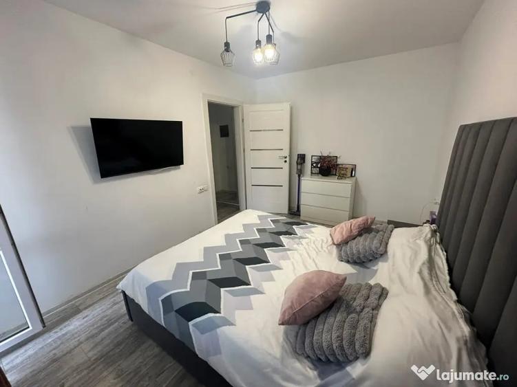 Apartament cu 3 camere semidecomandat în Hipodrom