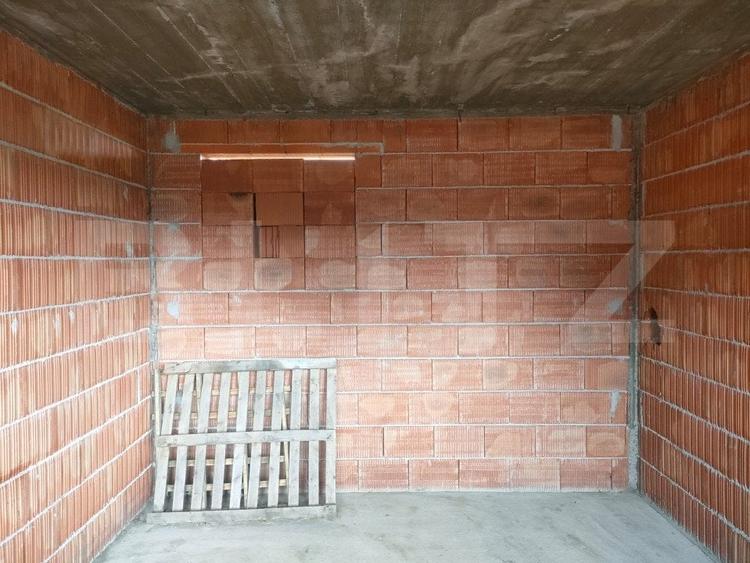 Casă individuală cu 8 camere cu Teren 770 Mp în Marginea