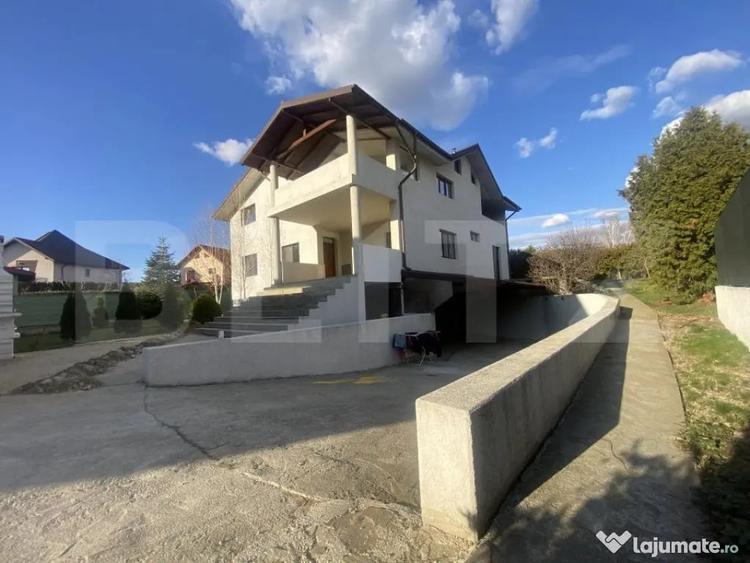 Casă cu 7 camere cu Teren 1100 Mp în Bucov