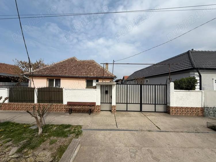 Casă cu Teren 2248 Mp în Tulca