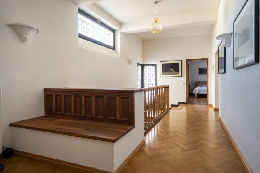 Casă cu 7 camere cu Teren 580 Mp în Dacia