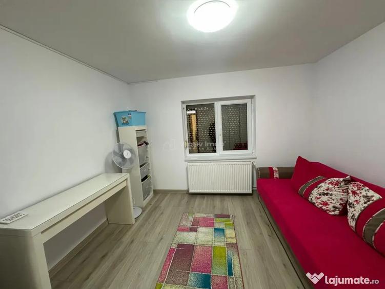 Apartament cu 3 camere decomandat, mobilat în Central