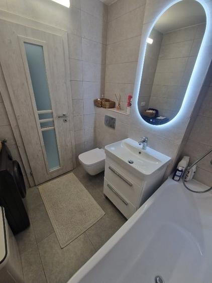 Apartament cu 3 camere decomandat, mobilat în Centrul Civic