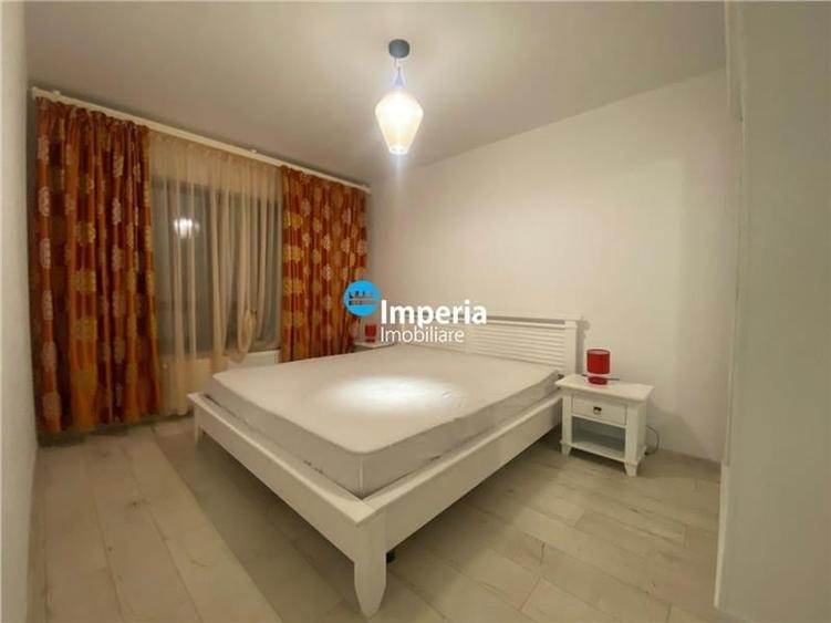 Apartament cu 3 camere decomandat în Podul de Fier