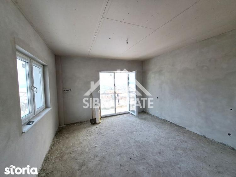 Casă cu 4 camere cu Teren 600 Mp în Sadu