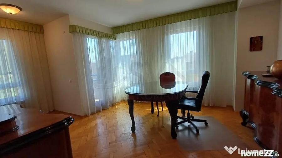 Apartament cu 4 camere decomandat în Universitate