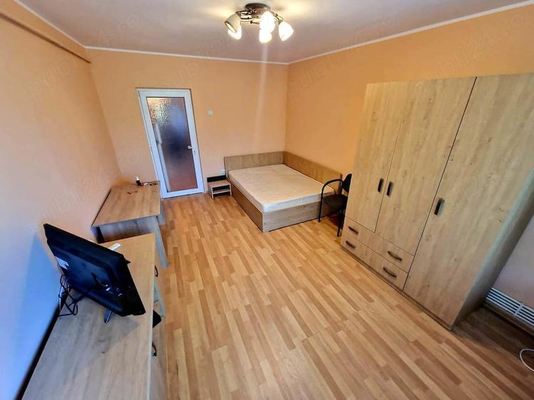 Apartament cu 2 camere decomandat în Ultimul leu